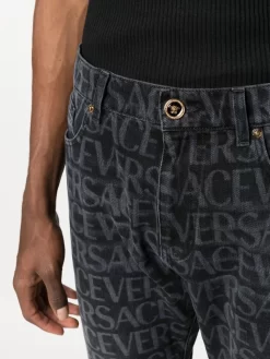 Herren Versace Straight-Leg-Jeans Mit Logo-Print 11 Herren Versace Straight-Leg-Jeans Mit Logo-Print -Modekollektions geschäft 19498480 44175740 1000